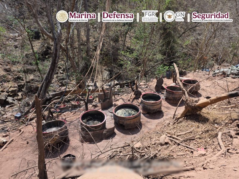 Desmantelan tres laboratorios clandestinos en Sinaloa; aseguran más de cuatro toneladas de presunta metanfetamina