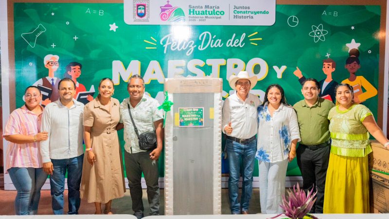 Gobierno de Huatulco celebra a más de 900 docentes en festejo por el Día del Maestro
