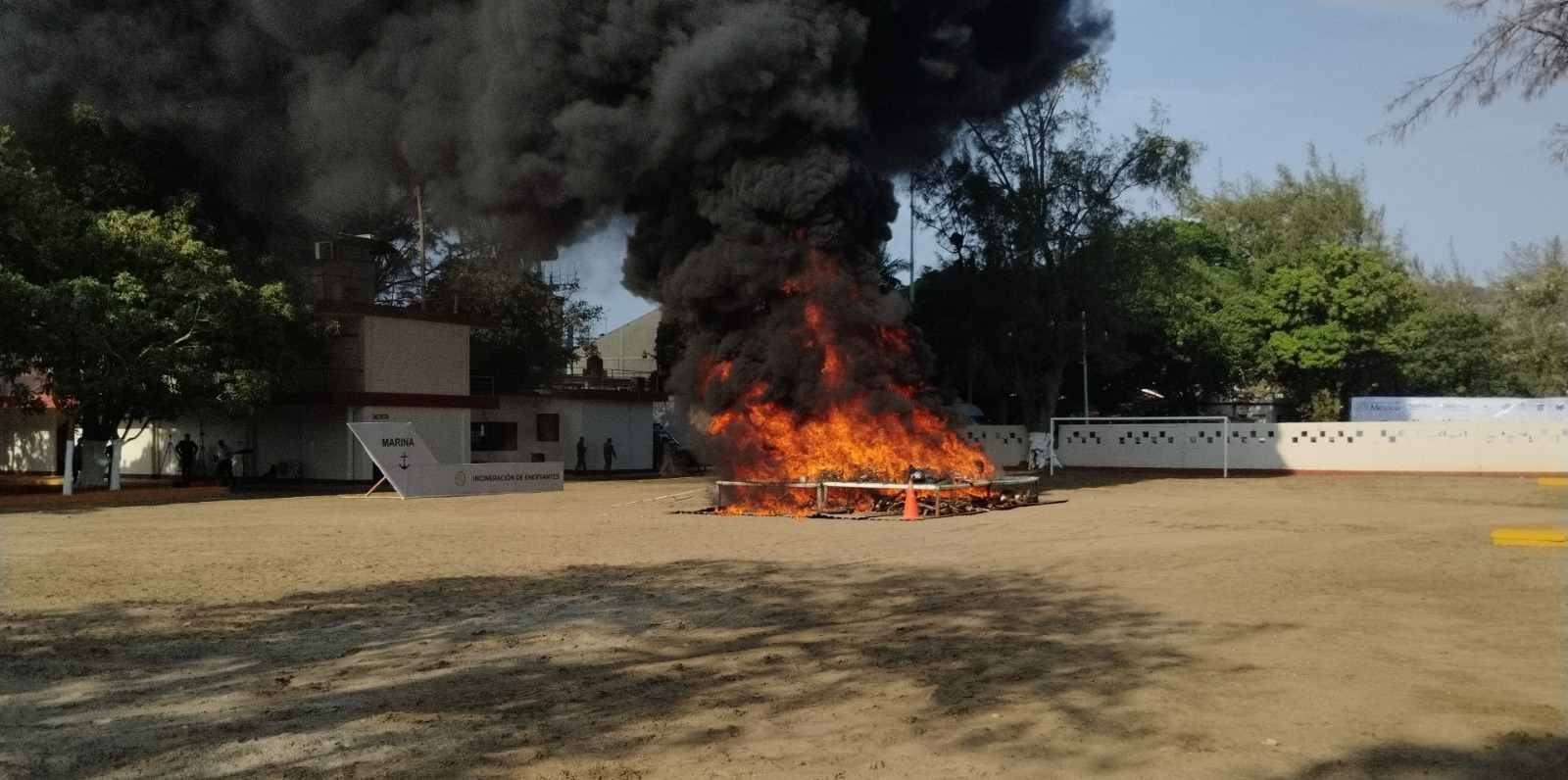 Marina y FGR destruyen más de dos toneladas de presunta cocaína en Salina Cruz