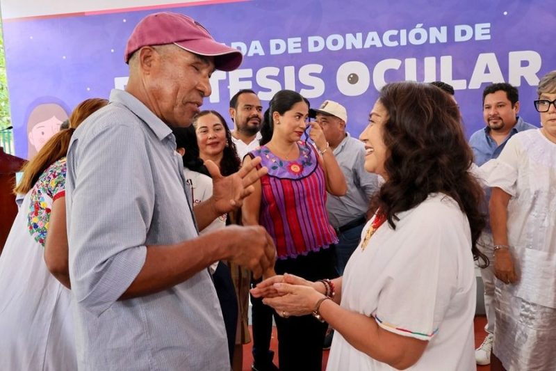 DIF Oaxaca entrega 41 prótesis oculares en jornada realizada en San Pedro Mixtepec