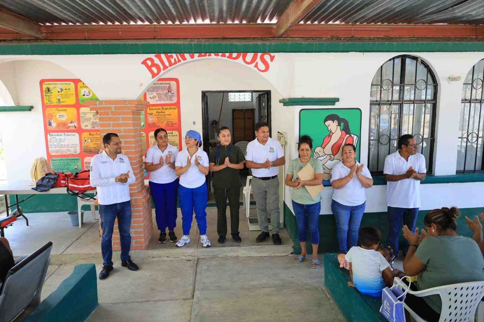 Refuerzan atención médica en la colonia 20 de Noviembre en Santa María Huatulco