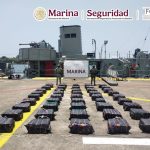 Marina asegura más de 1.6 toneladas de presunta cocaína frente a Michoacán