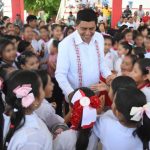 Entregan techado de usos múltiples en primaria de Ciudad Ixtepec